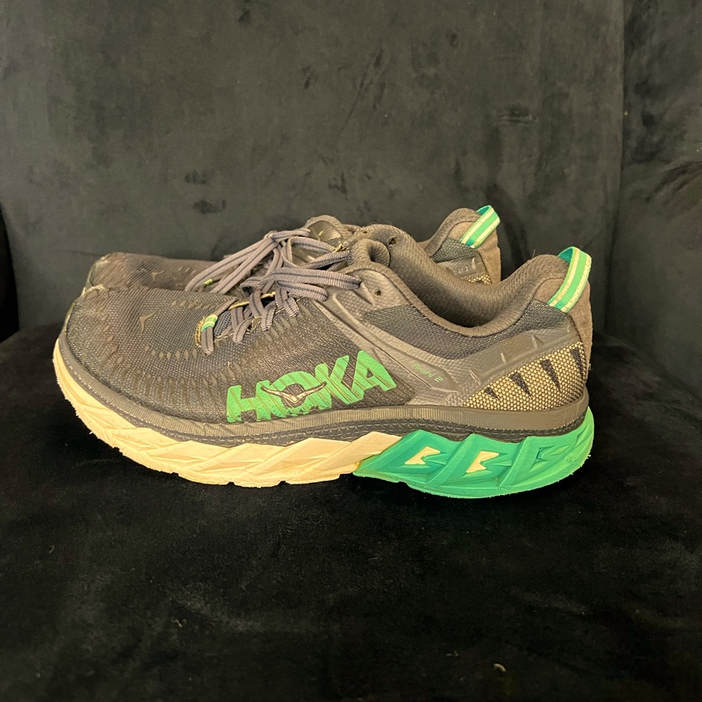Hoka women’s ARAHI2  size 8.5